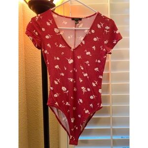 FREE WITH ANY ORDER 🌹 F21 Floral print body suit